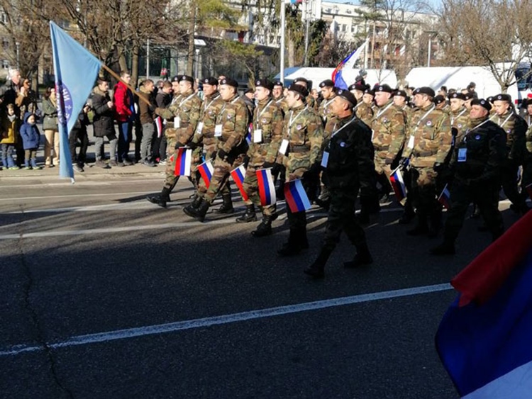 DEFILE ZA REPUBLIKU SRPSKU: Ponosno i svečano u ešalonima (FOTO/VIDEO)