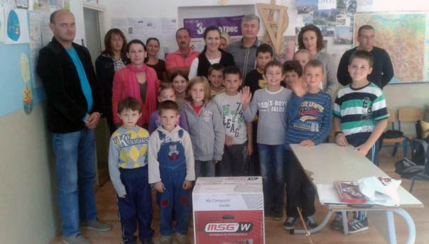 Poklon računar školi u Dražin Dolu 