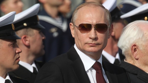 Путин: Русија ће наставити да јача оружане снаге