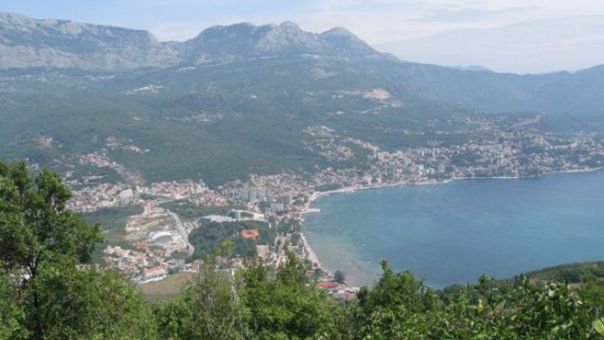 Vladika Grigorije traži međunarodnu arbitražu za Sutorinu