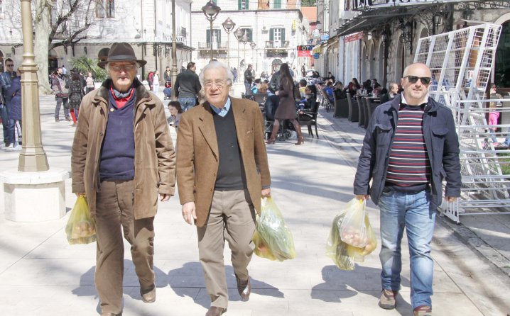 Đelo Jusić u popodnevnoj šetnji u Trebinju