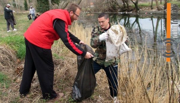 Akcija čišćenja pridvoračkog kanala