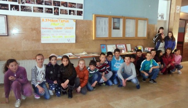 Simbolično, ali od srca: Osnovci pomažu Marku Spaiću