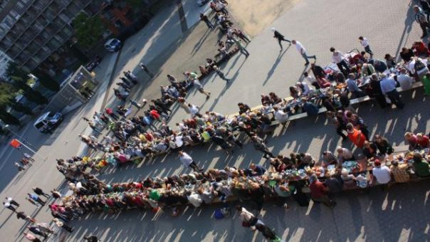 Грађани позвали мигранте на доручак