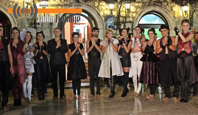 Модна ревија „Златне нити Србије“: Народна ношња као инспирација