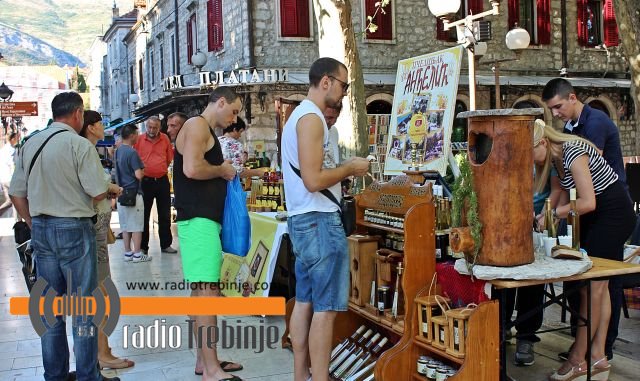 Отворен сајам меда и вина