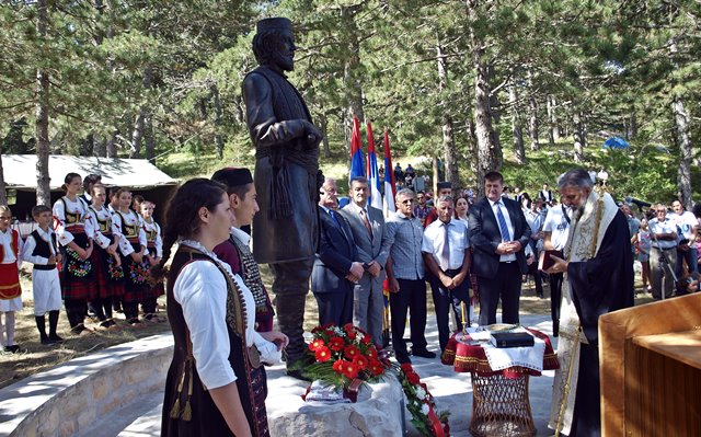 На Ублима откривен споменик војводи Луки