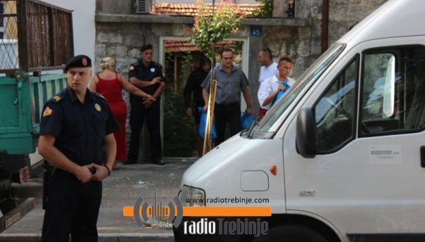 Ђурковићи деложирани: Мирно предали свој стан