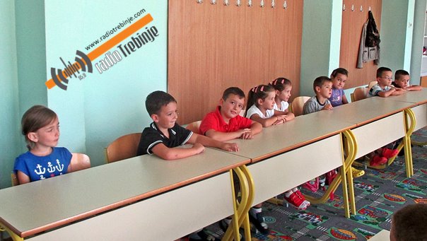 Дванаест првачића близанаца, сви у једној школи