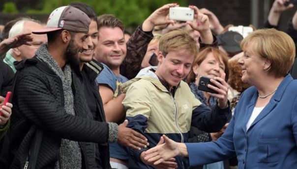 Меркелова: ЕУ треба помоћ САД, морају примити више избјеглица