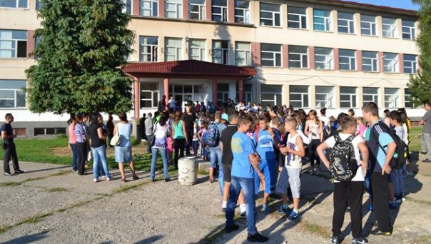 Огласило се звоно у невесињским школама