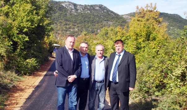 Завршена изградња пута у селу Оровац, изграђени путеви и у другим сеоским областима