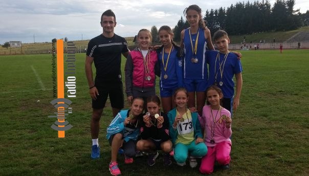 Десет медаља за атлетичаре