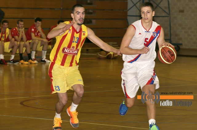 Кошаркаши уписали прву побједу