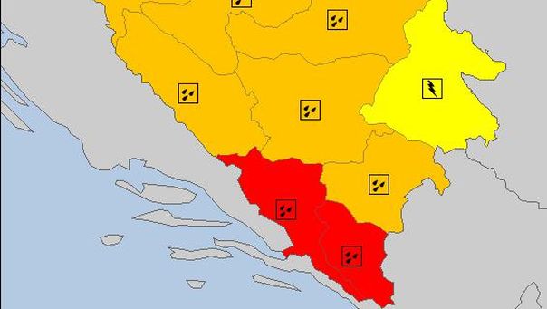 Црвени аларм због кишног невремена