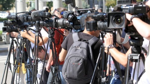 Novinari na odstrelu političara