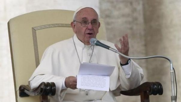 Папа тражи опроштај због секс скандала који потресају Ватикан и Рим