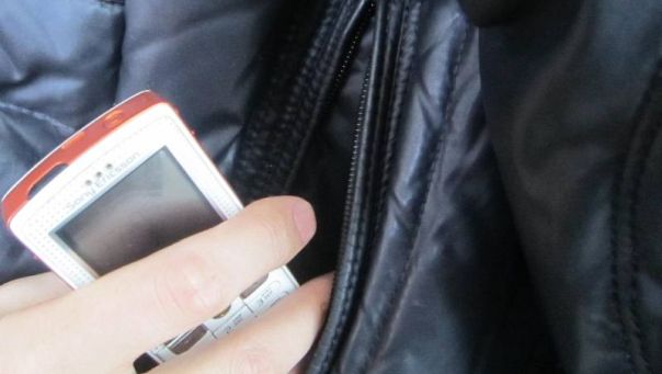 Дубровчанка украла телефон