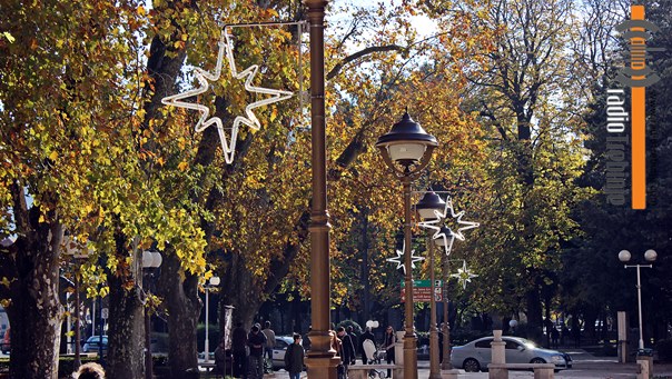 Почело празнично украшавање