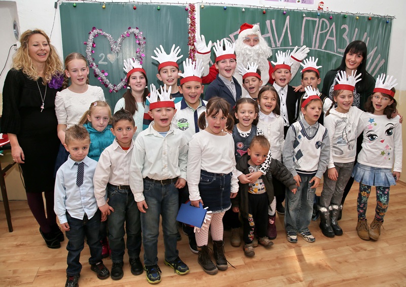 Канађанка помогла школу на Дражин Долу