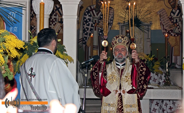 Поноћном литургијом у најрадоснији хришћански празник