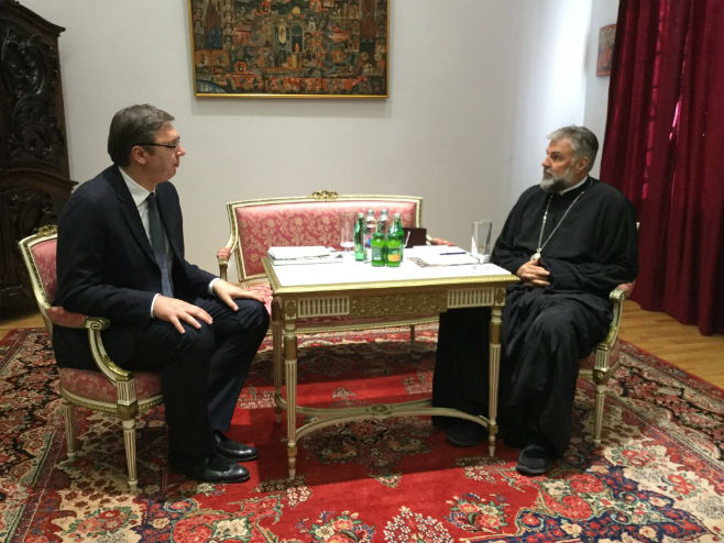 Vučić sa Srbima i episkopom Grigorijem