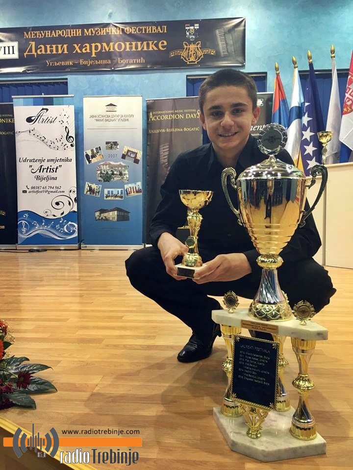 Драган Јелачић апсолутни побједник фестивала „Дани хармонике“