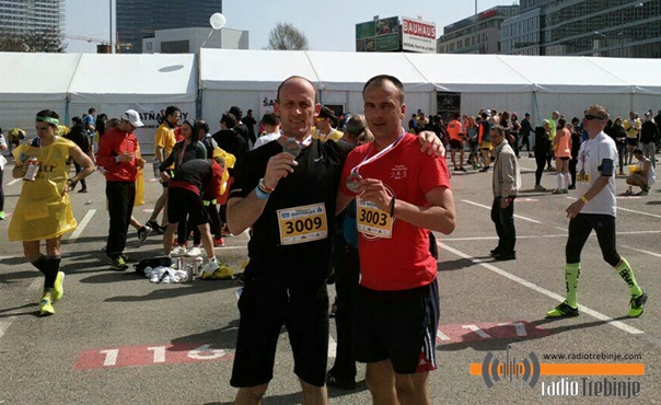 ДВА БИЛЕЋАНИНА, два маратонца, два дана у двије државе