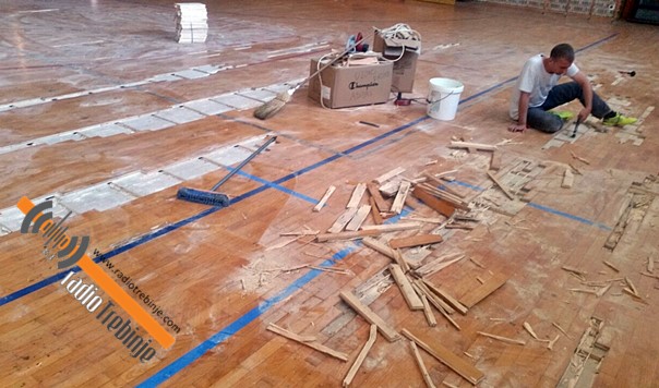 Реновирање паркета у спортској дворани