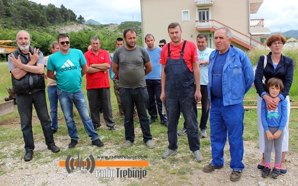 Мјештани Петровог Поља негодују због каменолома