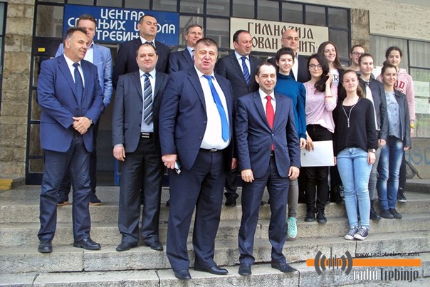 Свечаност поводом завршетка замјене прозора на средњошколском центру