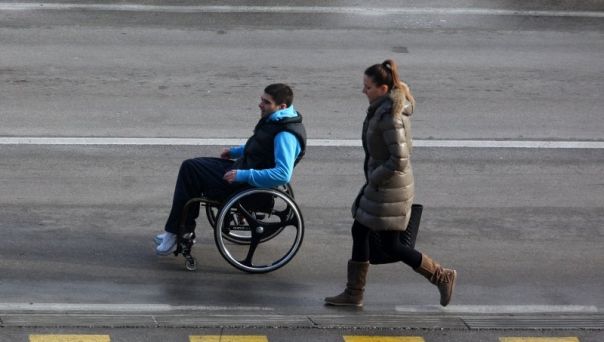 УЖАСНА СРАМОТА ДУБРОВНИKА: Мајка и син инвалид требали су смјештај за лијечење, али су их одбили, јер су из Требиња