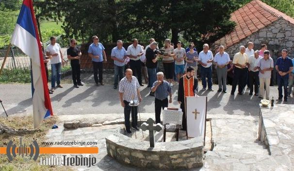 Служен парастос придворачким жртвама