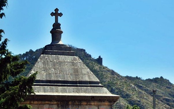 У славу клобучких јунака: Помен и час историје