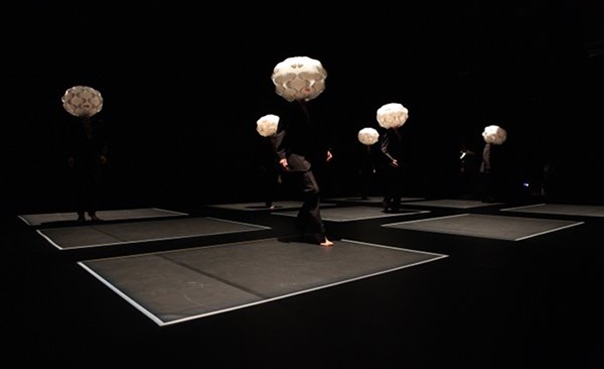 Читање позоришта: ШЕСТ ТЕЗА О ПОСТДРАМСКОМ ПОЗОРИШТУ