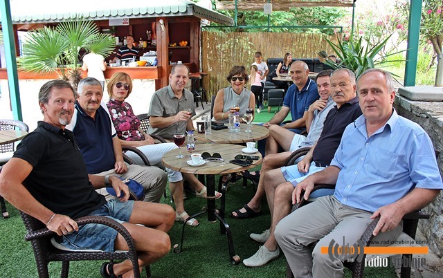 Прославили 40 година матуре