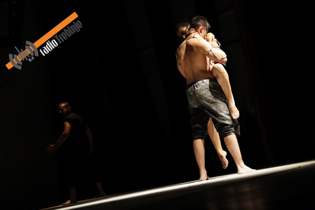 Магија музике и сценске игре: Ансамбл из Старе Пазове отворио фестивал (ФОТО)