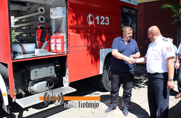 Након 32 године: Ново ватрогасно возило стигло у Требиње
