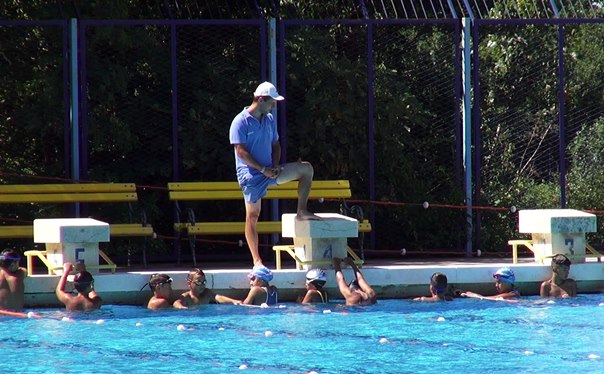 Школа пливања окупила 300 полазника