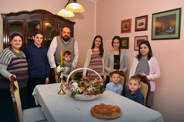 Рокер у мантији: Освојио срца Мостараца: Радивој Kруљ је свештеник који руши стереотипе