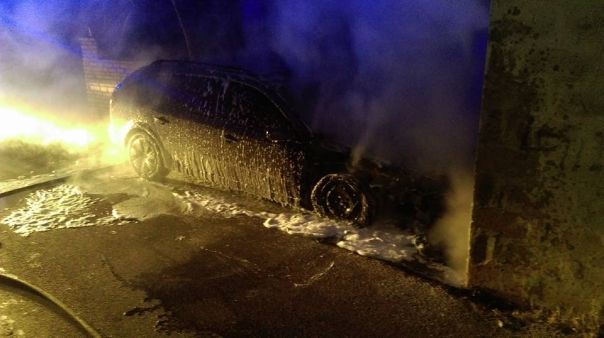 Горио аутомобил и пословни простор