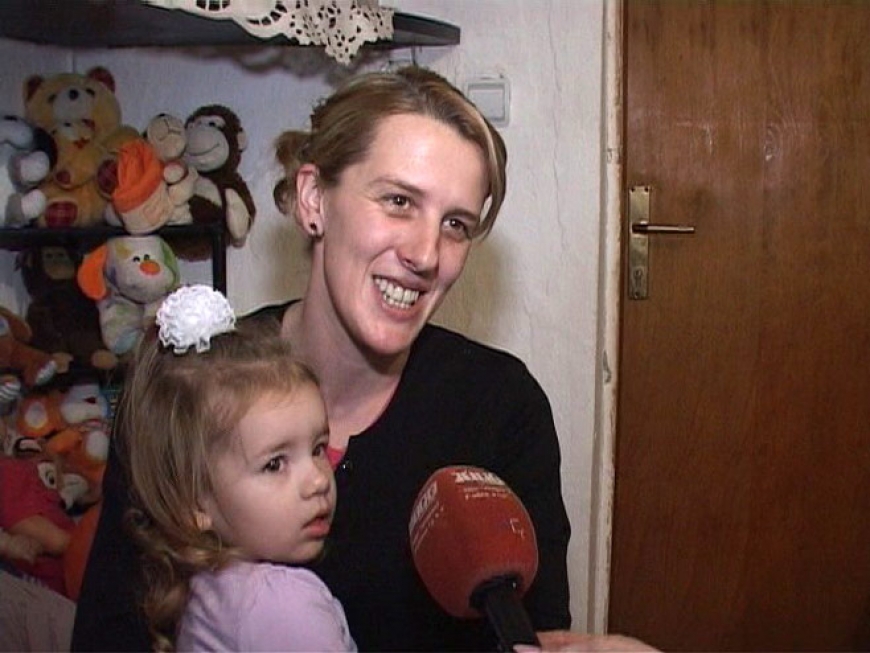 Дјевојчица Јована рођена у снијежној блокади, без струје, воде, љекара (ВИДЕО)