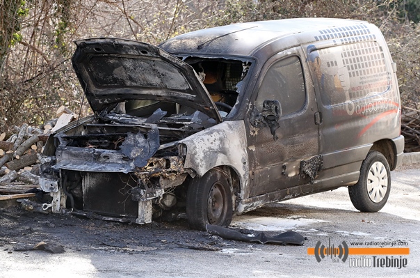 Изгорио аутомобил