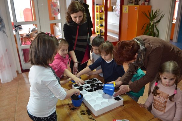 Мали пољопривредници већ засијали поврће