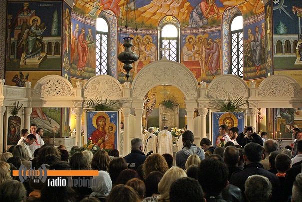 ВАСКРС: Владика Григорије служио литургију у Требињу