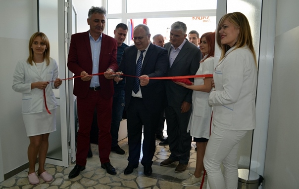 Министар Богданић свечано отворио обновљени Дом здравља