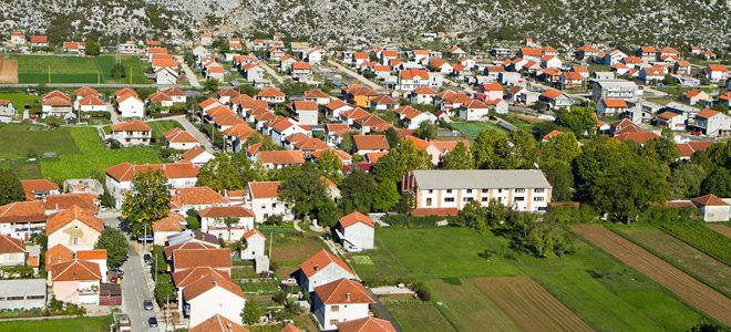 Вандали оштетили просторије предузећа „Базен Боровик“