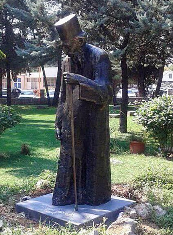 Постављен споменик патријарху Павлу