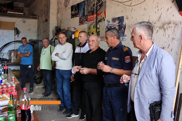 Мјештани се захвалили ватрогасцима