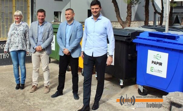 Постављени контејнери за селективно одлагање отпада